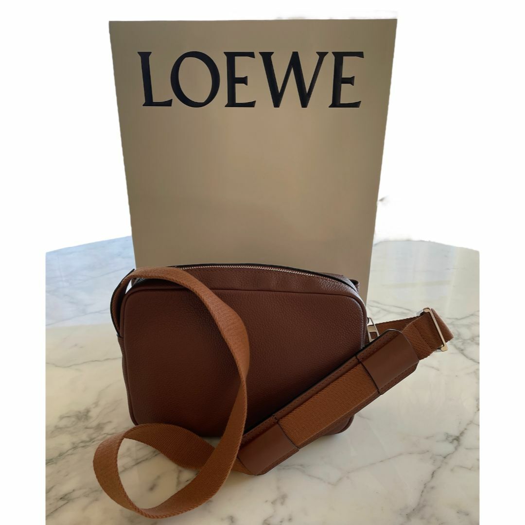 LOEWE(ロエベ)の【LOEWE】ミリタリー メッセンジャー バッグ XS タン メンズのバッグ(メッセンジャーバッグ)の商品写真