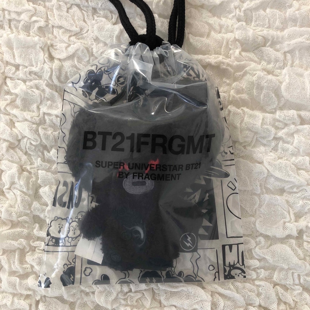 BT21(ビーティーイシビル)のBT21 X FRAGMENT PLUSH KEY RING TATA タタ エンタメ/ホビーのおもちゃ/ぬいぐるみ(キャラクターグッズ)の商品写真