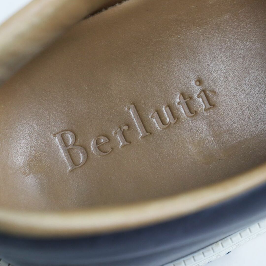 Berluti(ベルルッティ)の【ドンドン見直し】良品●Berluti ベルルッティ プレイタイム レザー カリグラフィ スリッポン/ローカットスニーカー ネイビー 6 1/2 伊製 メンズの靴/シューズ(スリッポン/モカシン)の商品写真