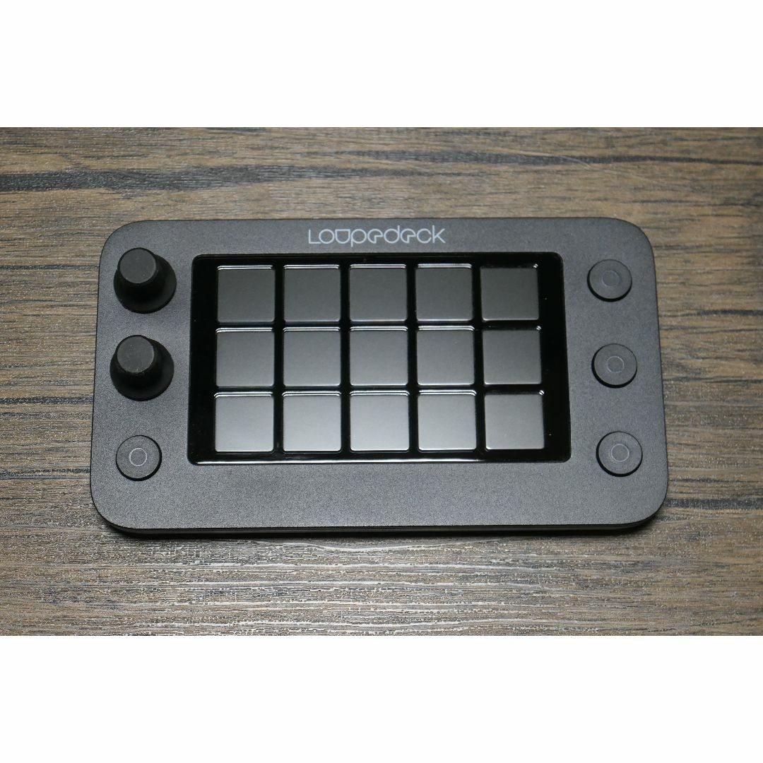 Loupedeck Live S スマホ/家電/カメラのPC/タブレット(PC周辺機器)の商品写真