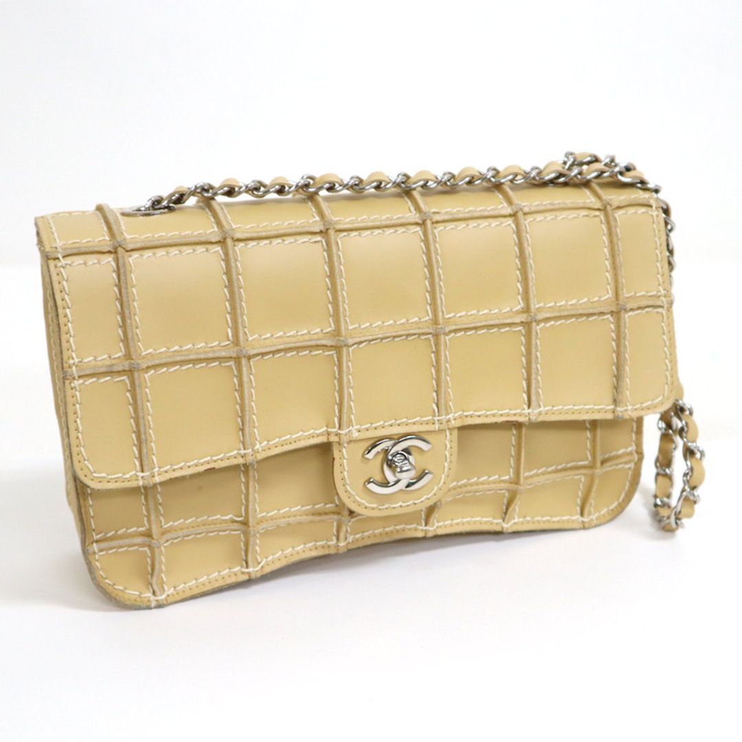 【CHANEL】シャネル チョコバー ショルダーバッグ ココマーク カーフスキン ベージュ/kr11334hm レディースのバッグ(ショルダーバッグ)の商品写真