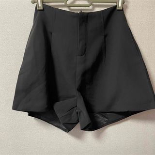 グレイル(GRL)の【即購入OK】【新品・タグ付き】ハイウエストショートパンツ 黒パンツ (ショートパンツ)