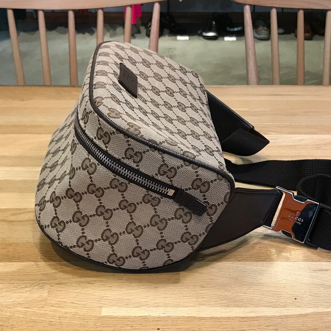 Gucci(グッチ)の超美品 グッチ GGキャンバス ボディバッグ ウエストバッグ ベージュ メンズ メンズのバッグ(ボディーバッグ)の商品写真