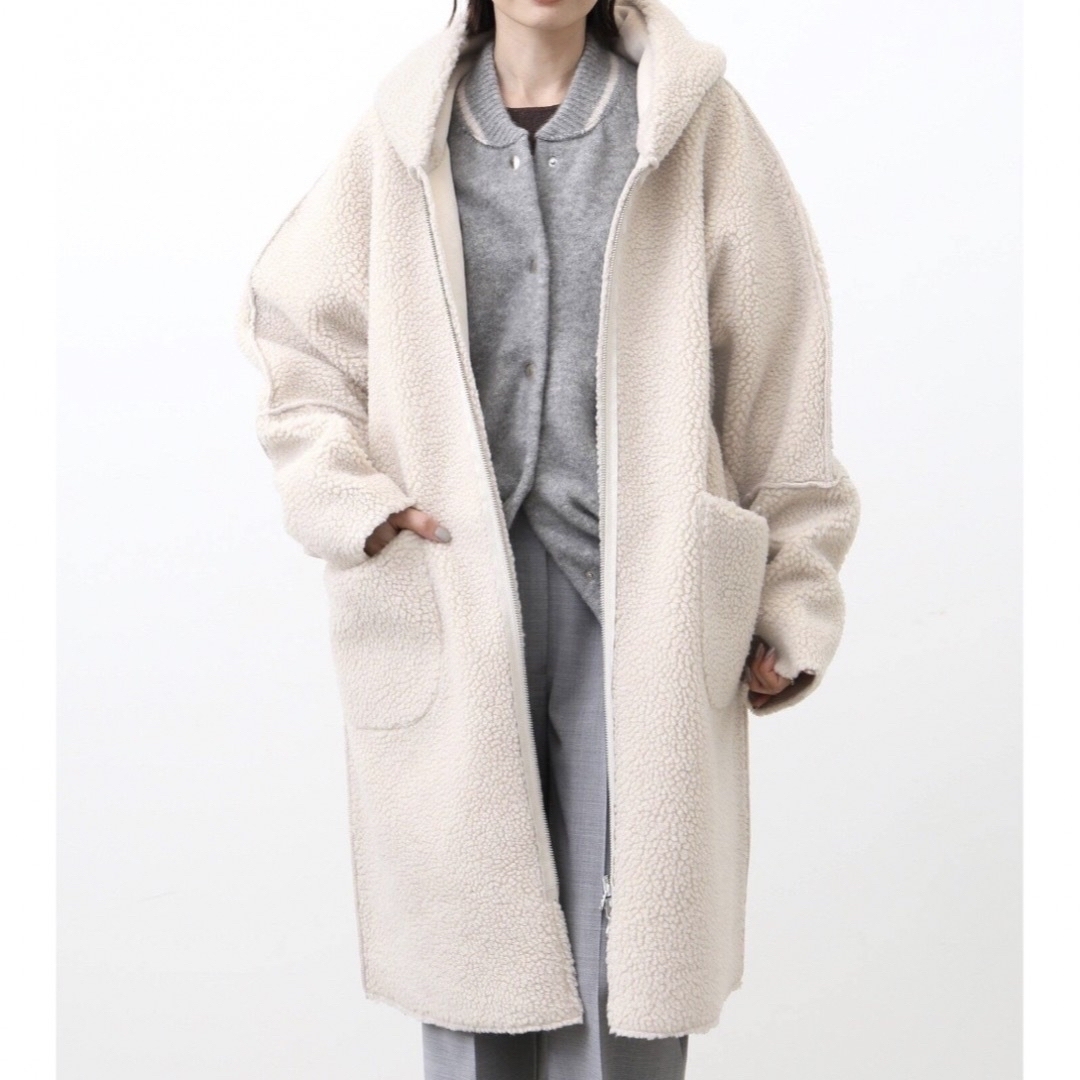 L'Appartement DEUXIEME CLASSE(アパルトモンドゥーズィエムクラス)のLou Andrea ルーアンドレアMouton Fake Hood Coat レディースのジャケット/アウター(ムートンコート)の商品写真