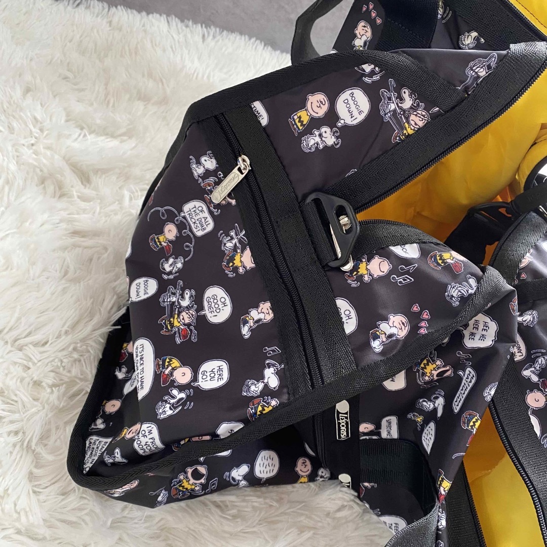 LeSportsac(レスポートサック)の[新品] レスポートサック　スヌーピー　ボストンバッグ　ポーチ付き　BLACK  レディースのバッグ(ボストンバッグ)の商品写真