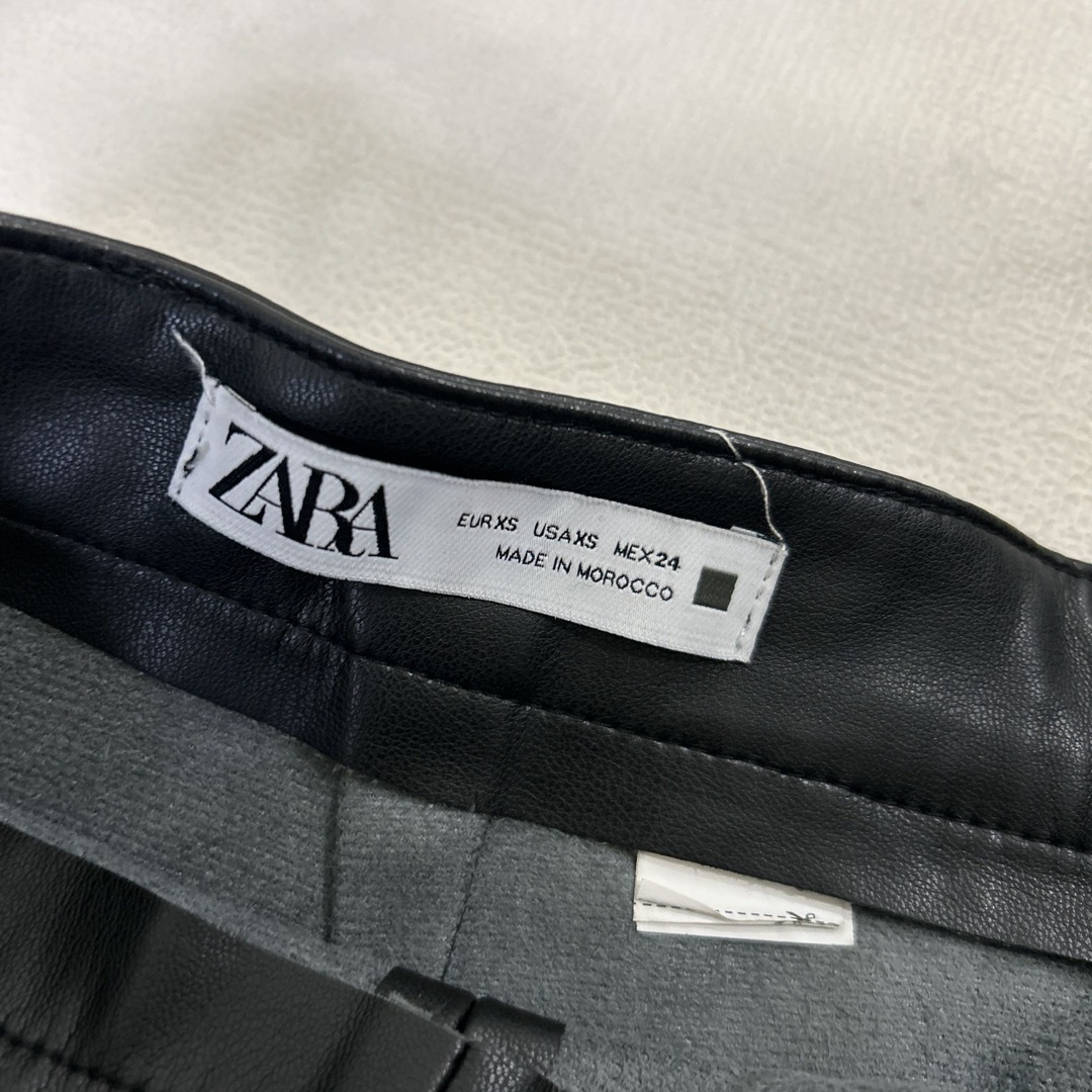 ZARA(ザラ)のZARA 合革レザータイトスカート　ザラ　XS H3 レディースのスカート(ミニスカート)の商品写真