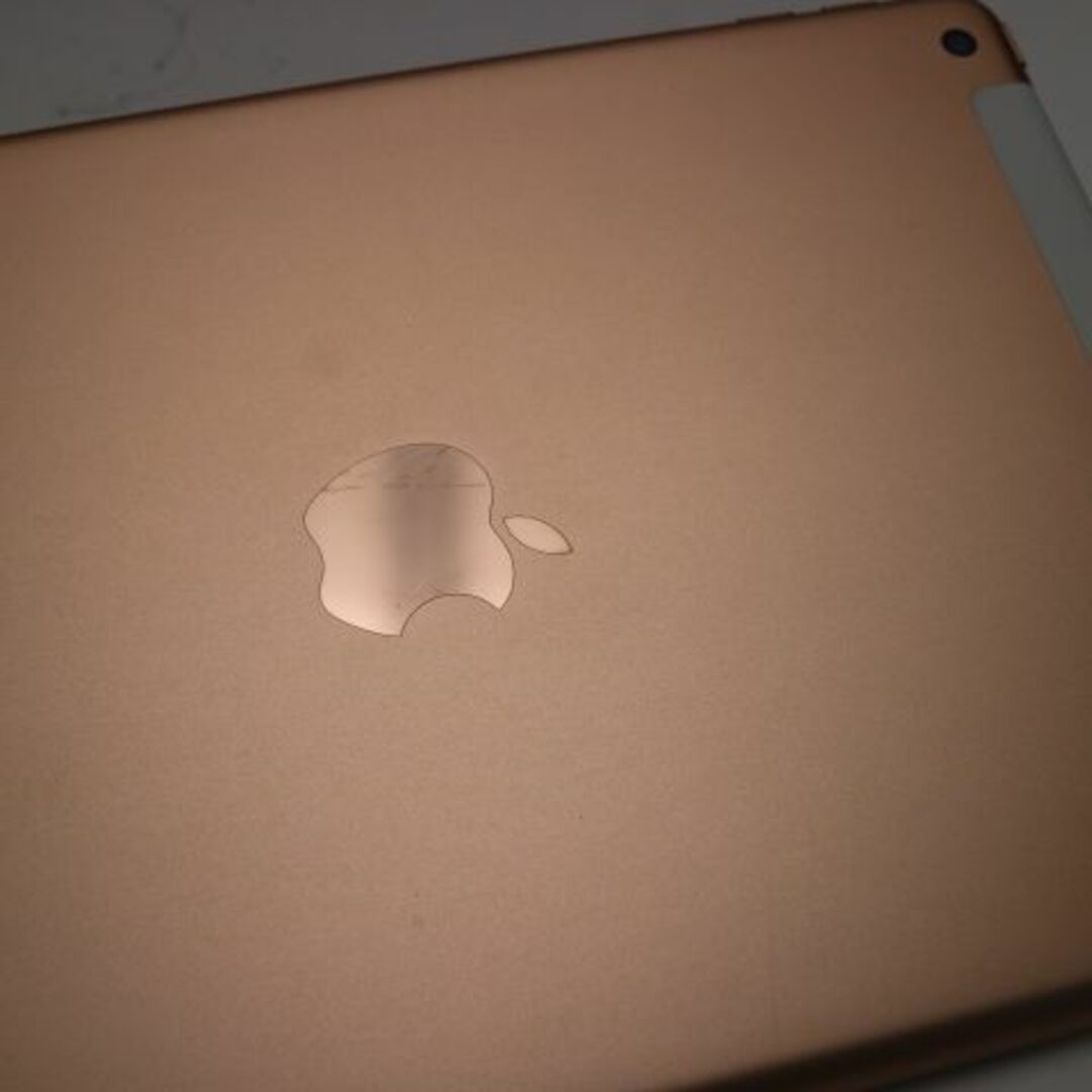 Apple(アップル)の超美品 SIMフリー iPad 第6世代 32GB ゴールド  スマホ/家電/カメラのPC/タブレット(タブレット)の商品写真