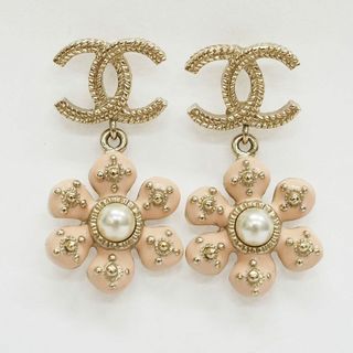 シャネル(CHANEL)の シャネル ココ フラワー パール スウィング ピアス スイング スゥイング ビジュー ピンクxゴールド 花 揺れる レディース B18V メタル 短め アクセサリー CHANEL(ピアス)