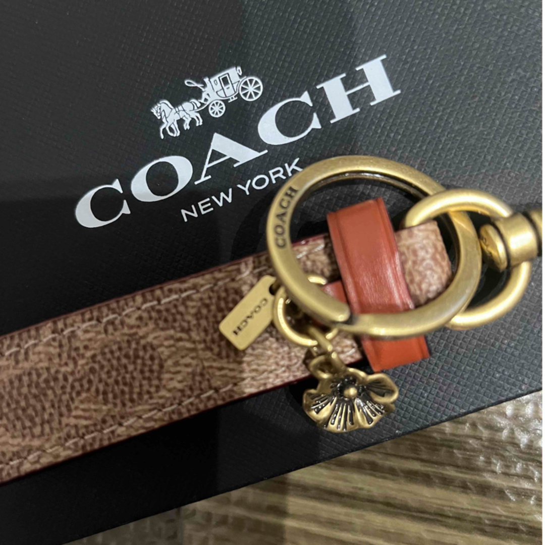 COACH(コーチ)のCOACH リストストラップ　コーチ　チャーム　ティーローズ　COACH ハンドメイドのファッション小物(バッグチャーム)の商品写真