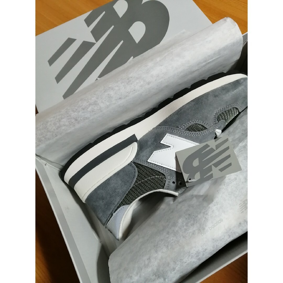 New Balance(ニューバランス)のラスト1 us9.5 27.5cm ニューバランス M990GR1 グレー メンズの靴/シューズ(スニーカー)の商品写真