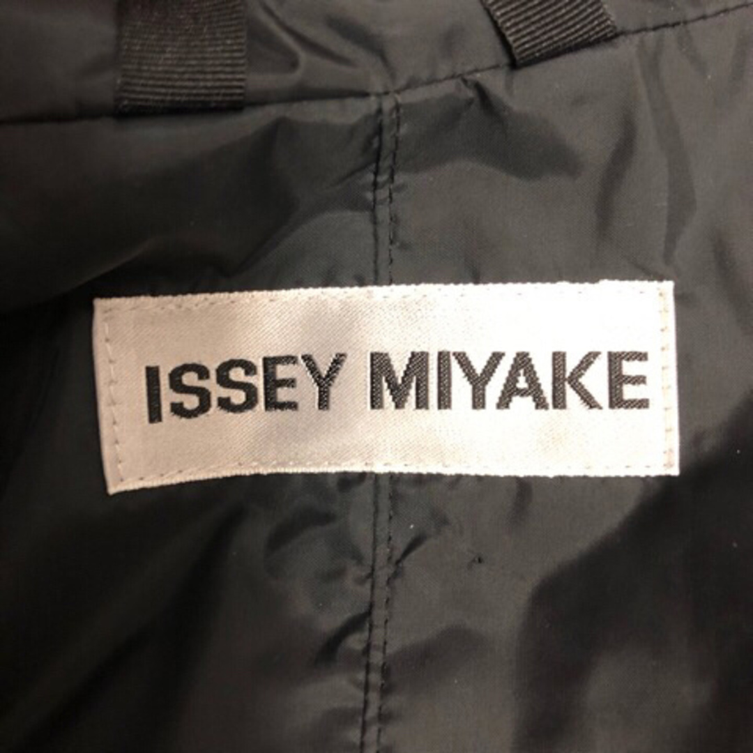 ISSEY MIYAKE(イッセイミヤケ)のイッセイミヤケ コート パラシュートコート IM93FA506 2 ブラック  メンズのジャケット/アウター(その他)の商品写真