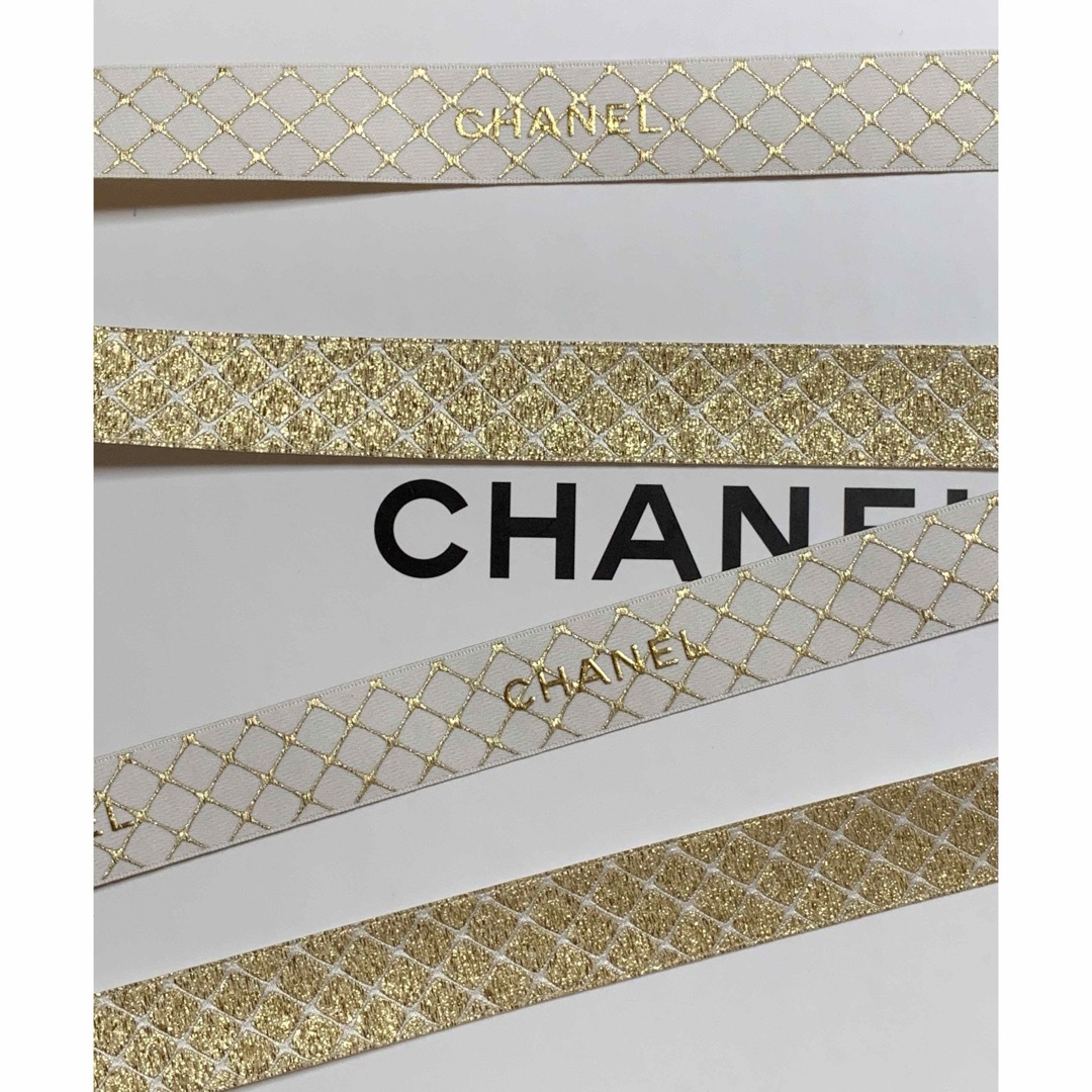 CHANEL(シャネル)のCHANEL ラッピング リボン ホワイト×ゴールド 1m インテリア/住まい/日用品のオフィス用品(ラッピング/包装)の商品写真