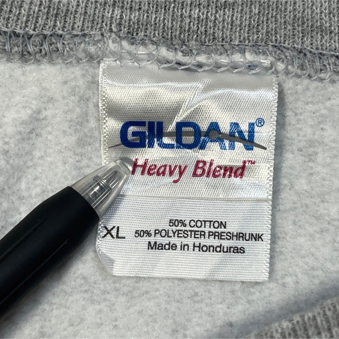 GILDAN(ギルタン)の【ギルダン】スウェット　刺繍　グレー　ワンポイントロゴ　XL　ゆるだぼ99 メンズのトップス(スウェット)の商品写真