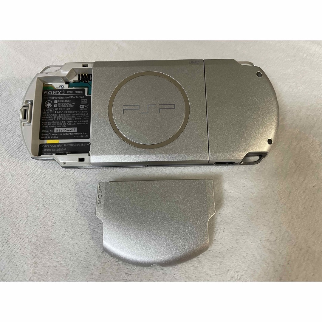 PlayStation Portable(プレイステーションポータブル)の☆良品☆ PSP-3000  ミスティックシルバー エンタメ/ホビーのゲームソフト/ゲーム機本体(携帯用ゲーム機本体)の商品写真