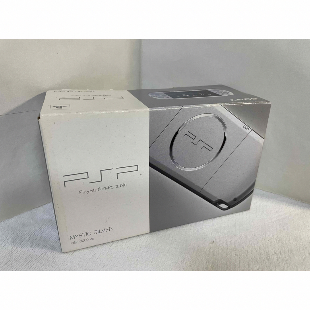 PlayStation Portable(プレイステーションポータブル)の☆良品☆ PSP-3000  ミスティックシルバー エンタメ/ホビーのゲームソフト/ゲーム機本体(携帯用ゲーム機本体)の商品写真