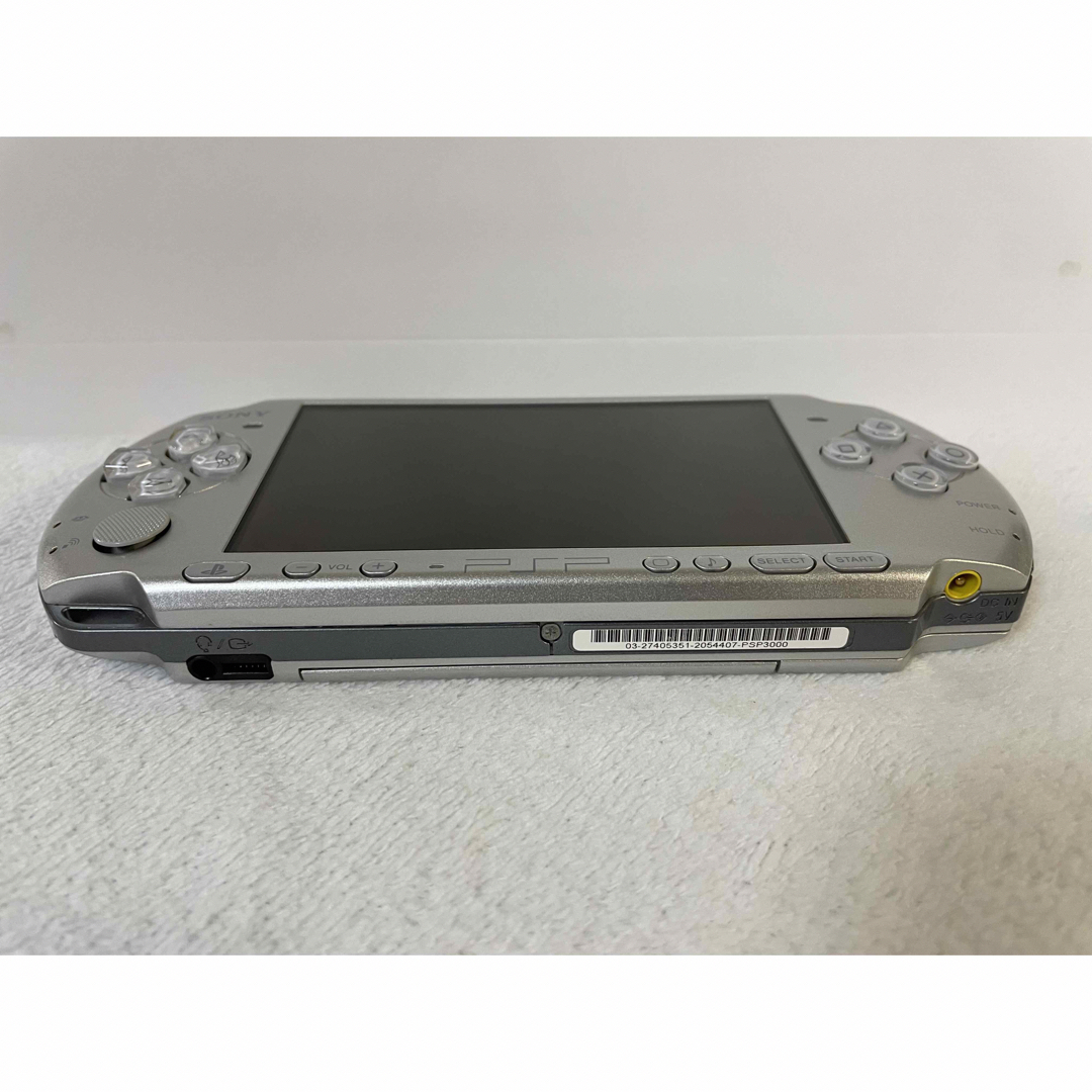 PlayStation Portable(プレイステーションポータブル)の☆良品☆ PSP-3000  ミスティックシルバー エンタメ/ホビーのゲームソフト/ゲーム機本体(携帯用ゲーム機本体)の商品写真