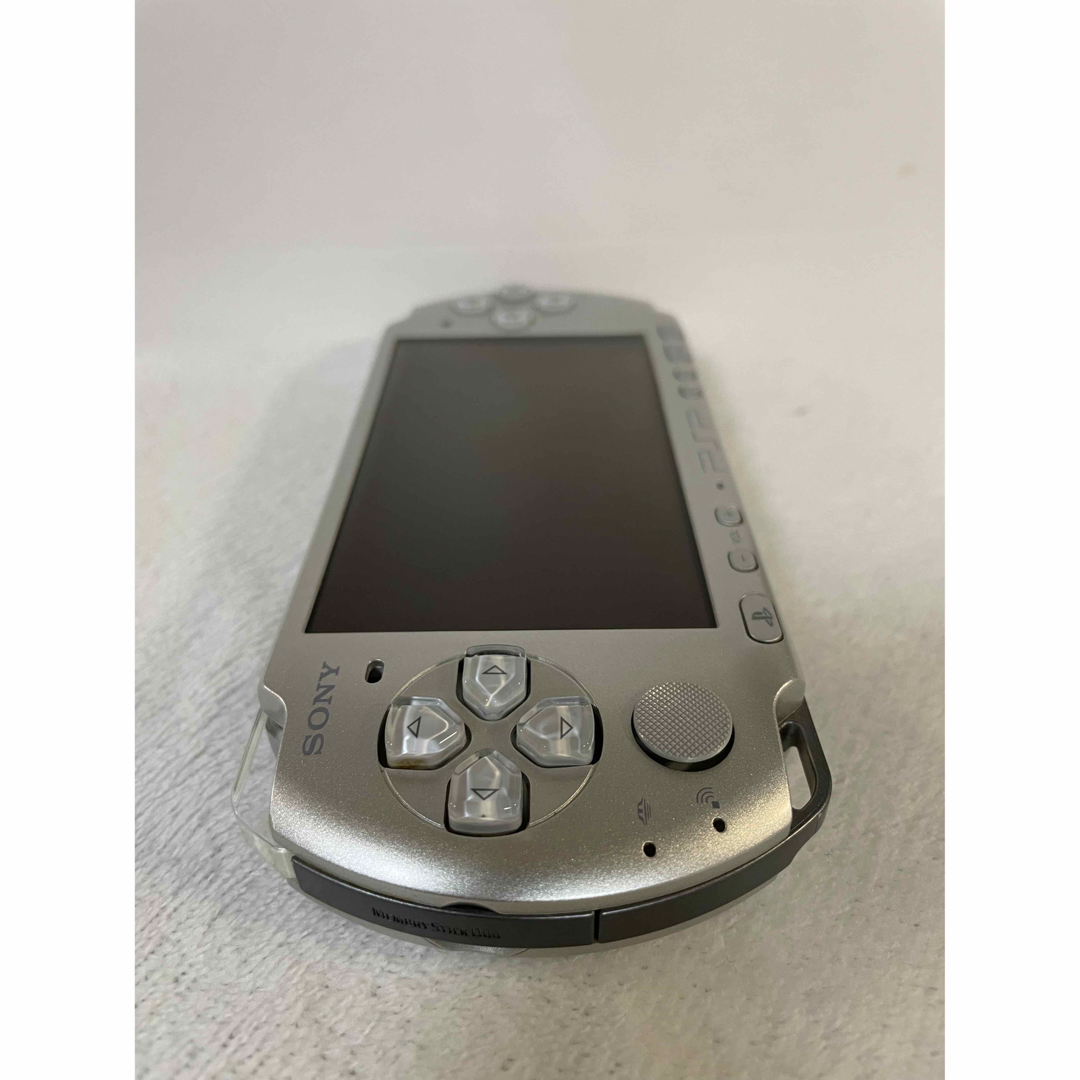 PlayStation Portable(プレイステーションポータブル)の☆良品☆ PSP-3000  ミスティックシルバー エンタメ/ホビーのゲームソフト/ゲーム機本体(携帯用ゲーム機本体)の商品写真