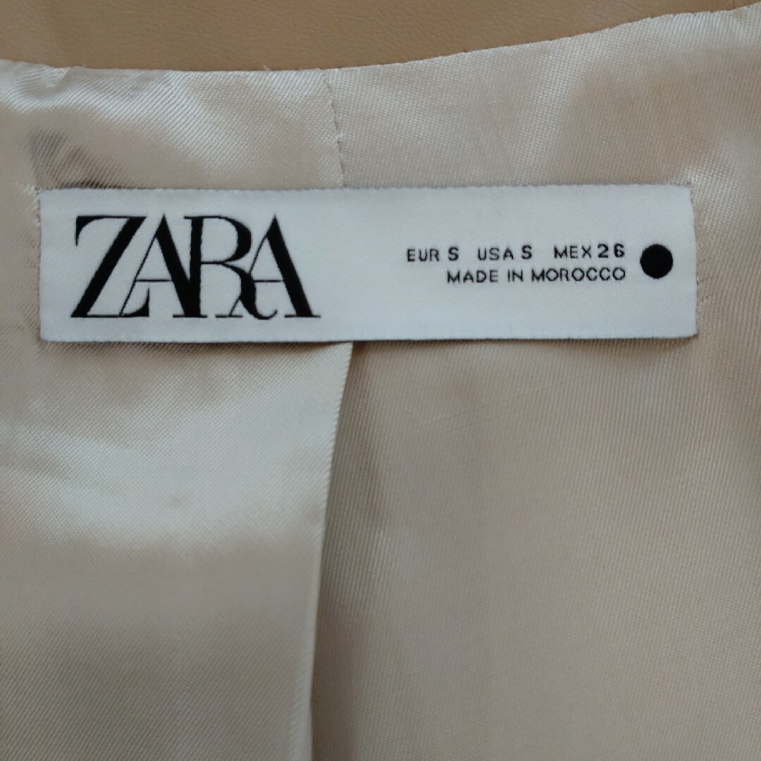ZARA(ザラ)のＺＡＲＡ☆合皮ベスト レディースのトップス(ベスト/ジレ)の商品写真