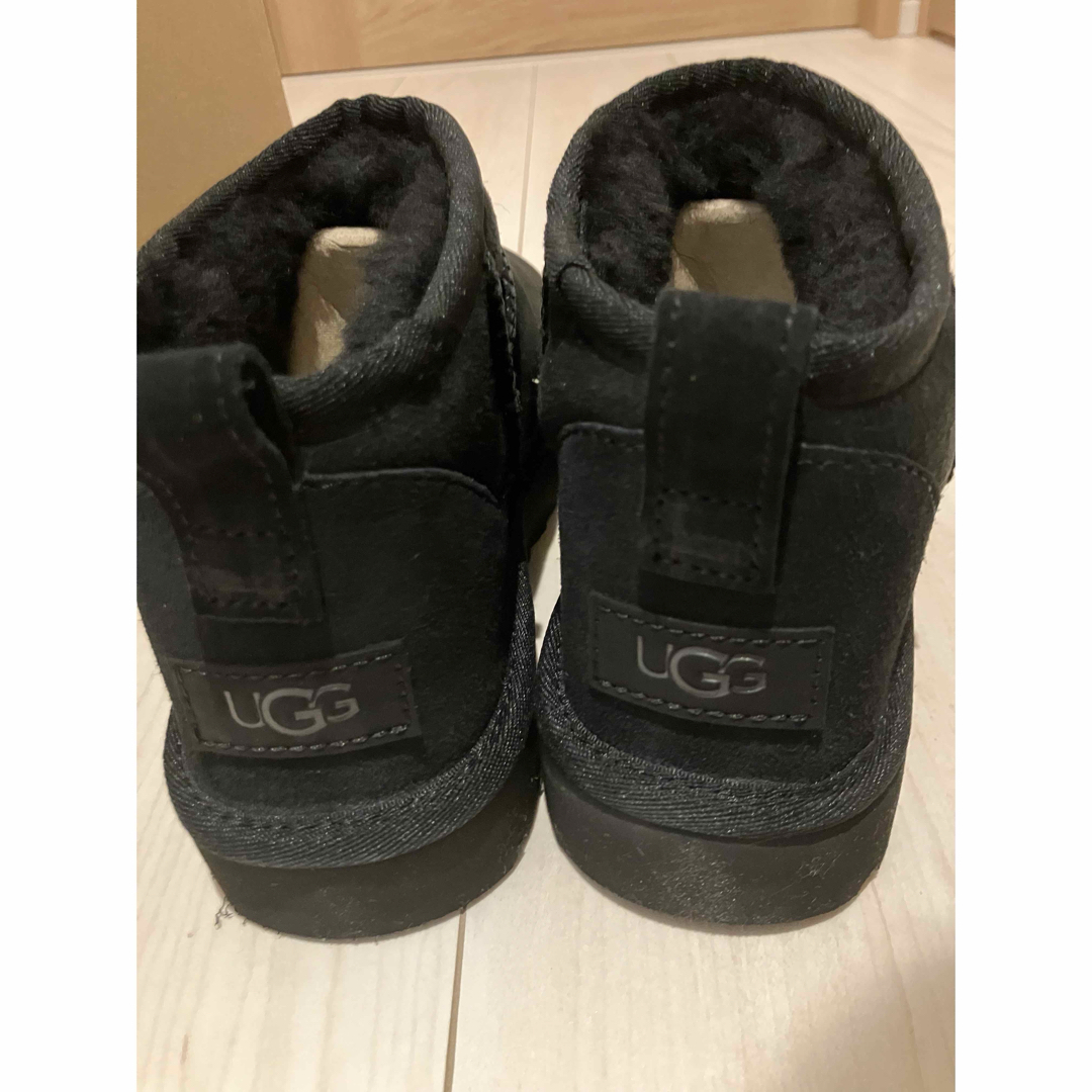 UGG(アグ)の新品★ UGG Classic Ultra Mini /BLACK レディースの靴/シューズ(ブーツ)の商品写真