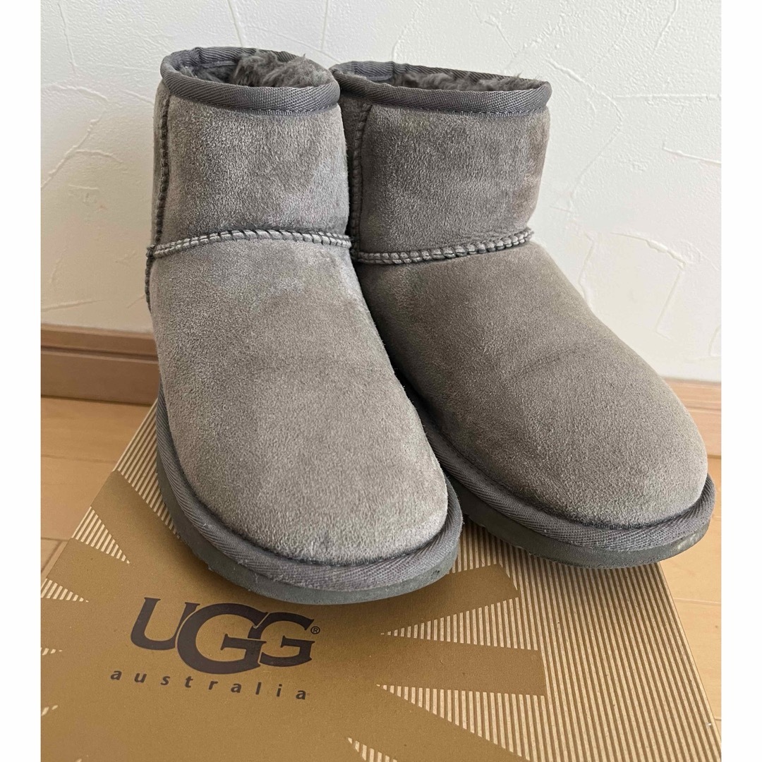 UGG(アグ)のUGG クラシックミニ　22cm レディースの靴/シューズ(ブーツ)の商品写真