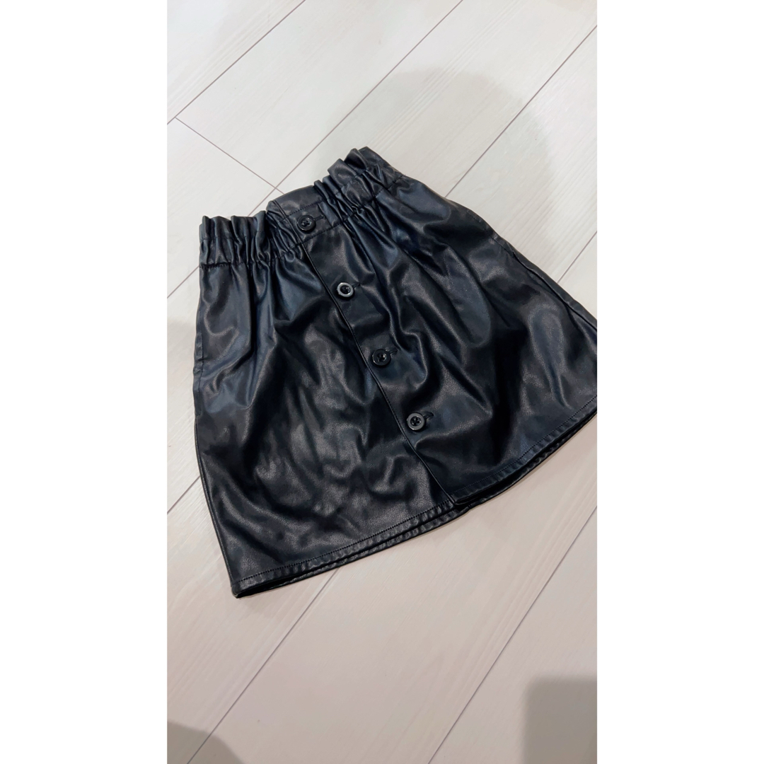 GU(ジーユー)のレザースカート120 キッズ/ベビー/マタニティのキッズ服女の子用(90cm~)(スカート)の商品写真