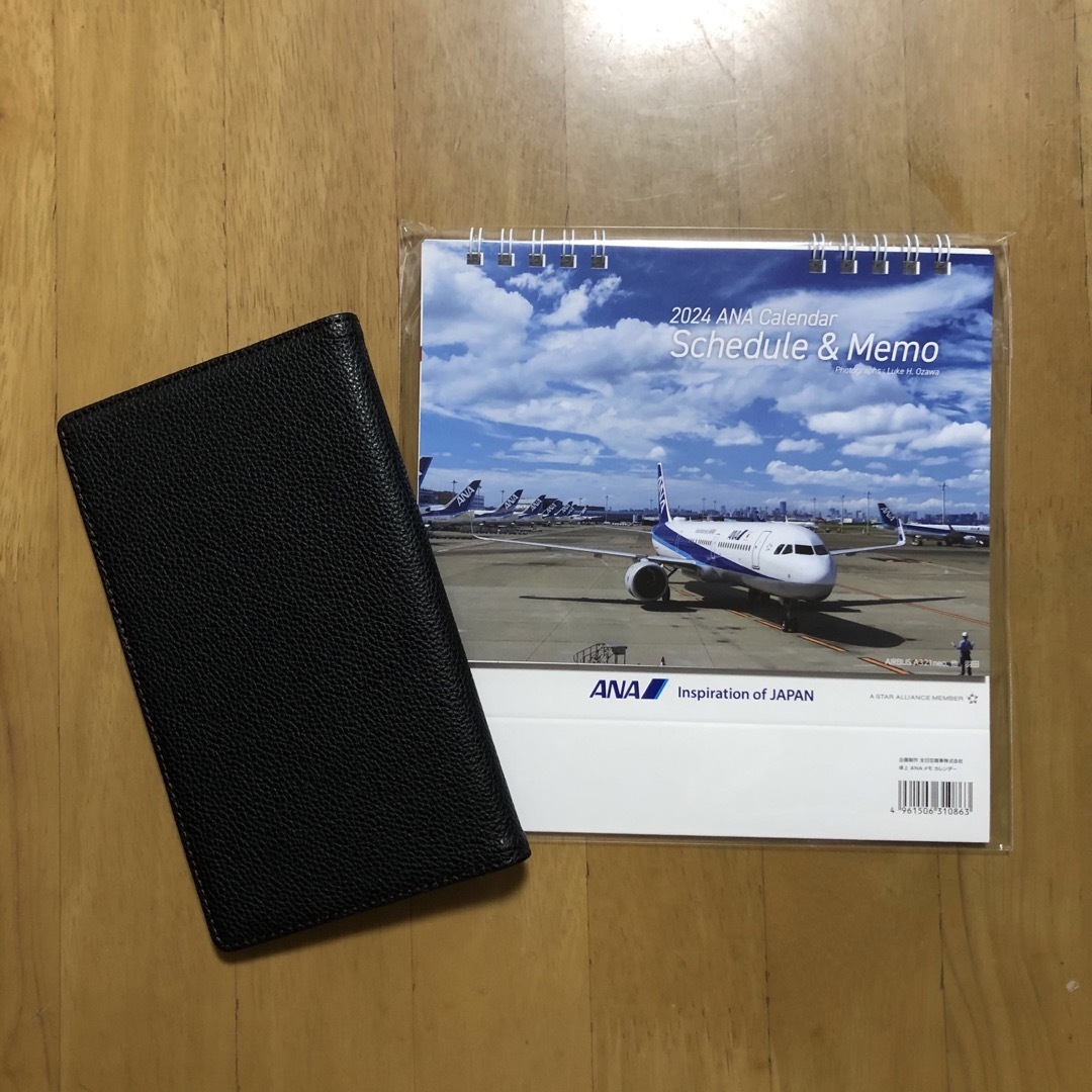 ANA(全日本空輸)(エーエヌエー(ゼンニッポンクウユ))のANA 2024 カレンダー　手帳カバー エンタメ/ホビーのコレクション(ノベルティグッズ)の商品写真