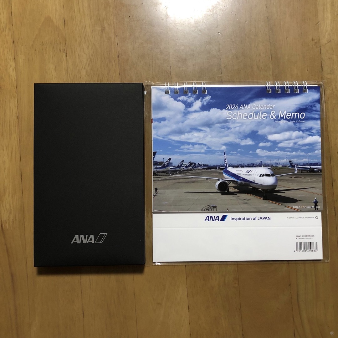 ANA(全日本空輸)(エーエヌエー(ゼンニッポンクウユ))のANA 2024 カレンダー　手帳カバー エンタメ/ホビーのコレクション(ノベルティグッズ)の商品写真