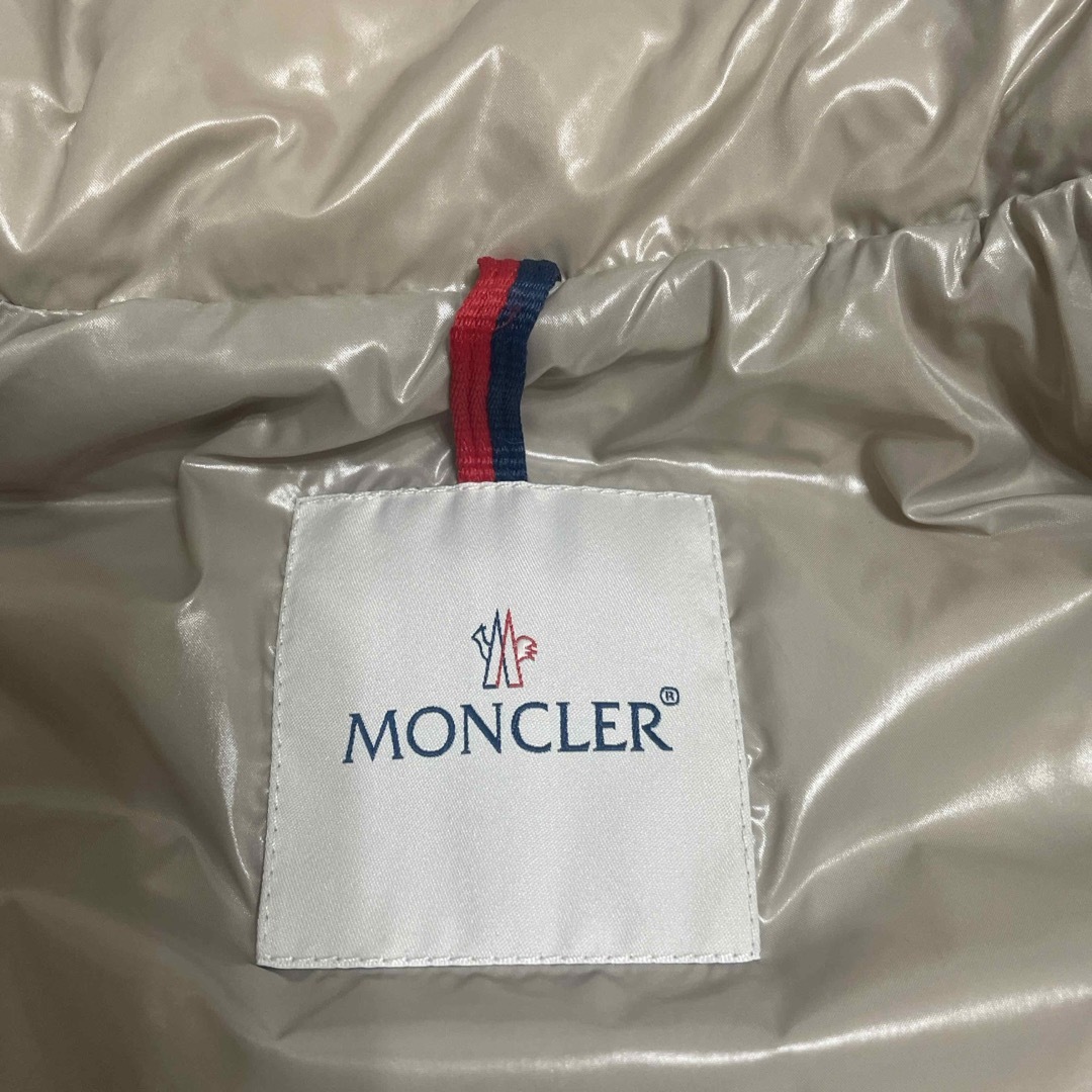 MONCLER(モンクレール)のモンクレール　ベスト レディースのジャケット/アウター(ダウンベスト)の商品写真