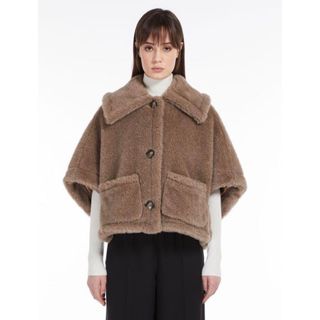 マックスマーラ(Max Mara)のMax Mara  タグ付き未使用 今季テディベア ケープ 青山店購入(ポンチョ)