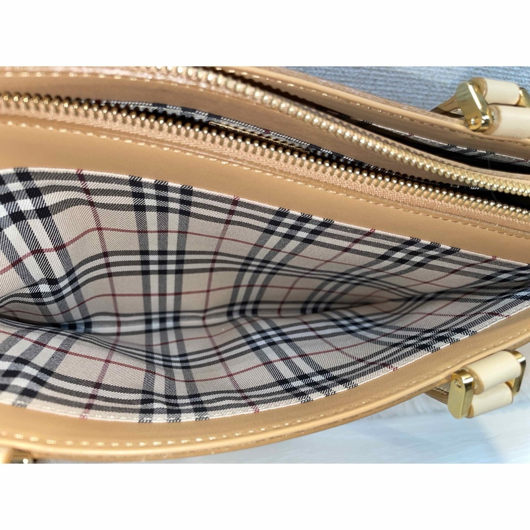 BURBERRY(バーバリー)のバーバリー BURBERRY ロゴ ハンドバッグ ハンドバッグレザー ベージュ レディースのバッグ(ハンドバッグ)の商品写真