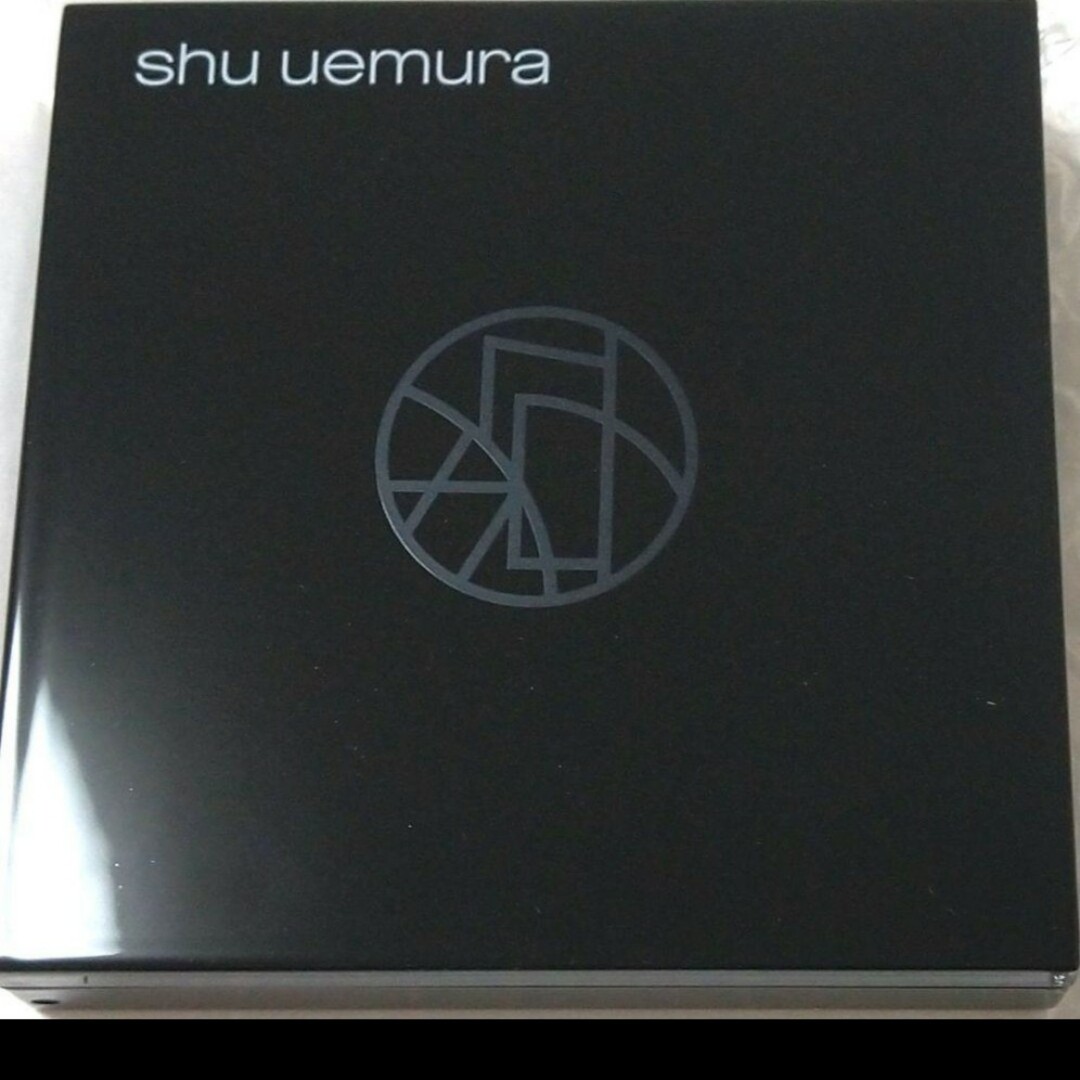 shu uemura(シュウウエムラ)の最終価格【新品】定価7150円 シュウウエムラアイシャドウパレットチーク コスメ/美容のベースメイク/化粧品(アイシャドウ)の商品写真