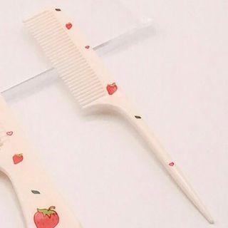 新品未使用　ストロベリー　いちご　コーム　くし　キッズ　子供(ヘアブラシ/クシ)