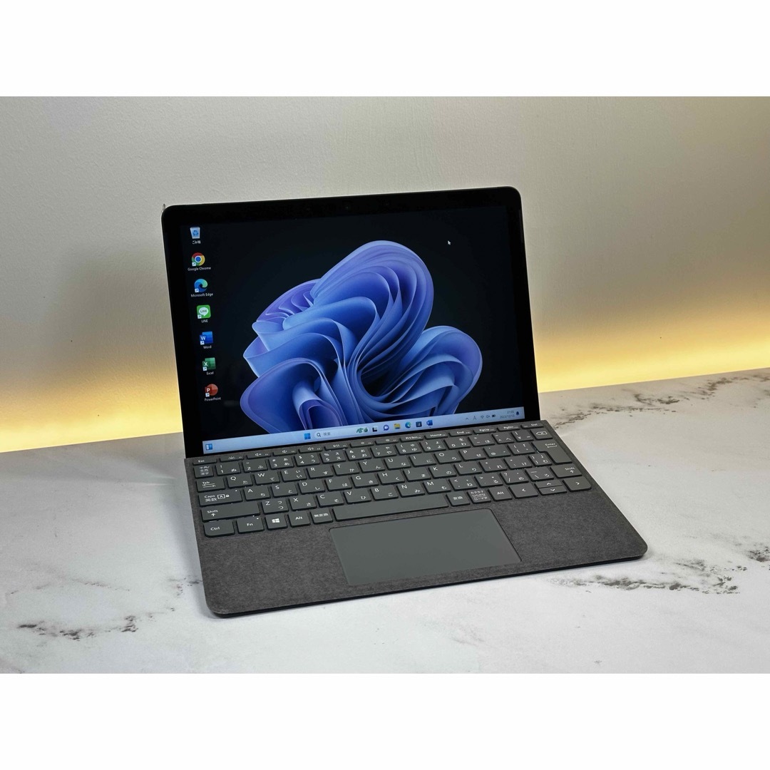 Microsoft(マイクロソフト)の即配！美品　Surface Go3 ブラック　8GB SSD 128GB スマホ/家電/カメラのPC/タブレット(タブレット)の商品写真