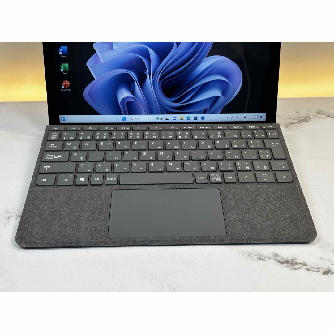 Microsoft(マイクロソフト)の即配！美品　Surface Go3 ブラック　8GB SSD 128GB スマホ/家電/カメラのPC/タブレット(タブレット)の商品写真