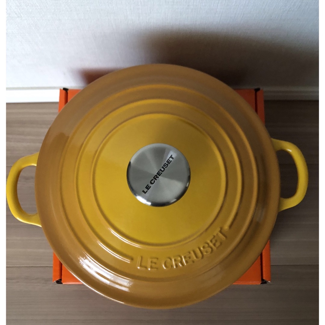 LE CREUSET(ルクルーゼ)のル・クルーゼ　ココットロンド20センチ新品未使用 インテリア/住まい/日用品のキッチン/食器(鍋/フライパン)の商品写真