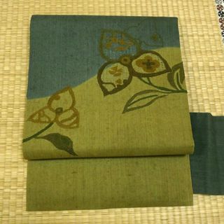 柳色と濃い目の深川鼠色の紬地　スワトウ相良刺繍　名古屋帯(帯)