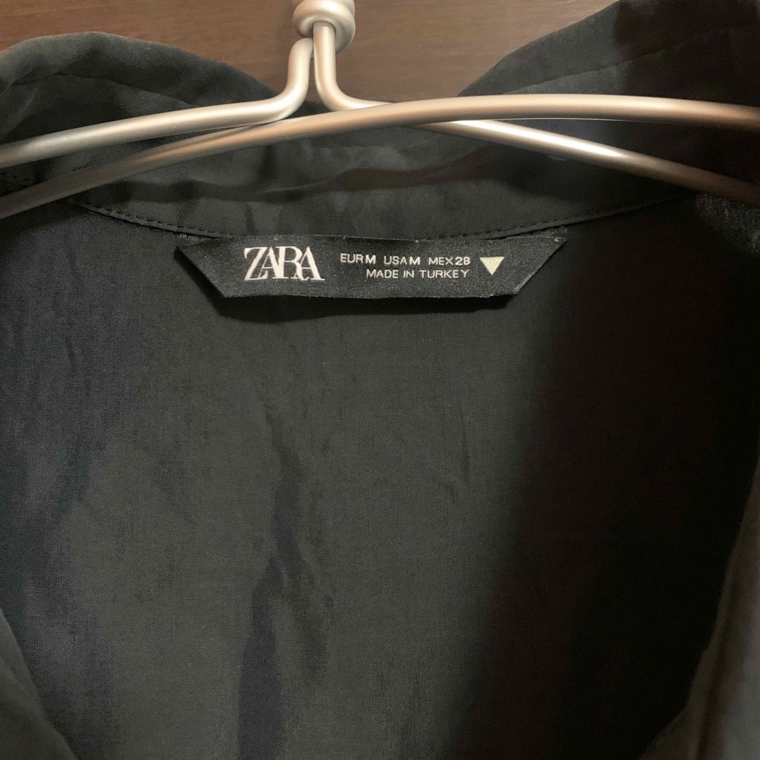 ZARA(ザラ)の最終お値下げ！ZARA 黒い長袖シャツ　シンプル　モダール67% レディースのトップス(シャツ/ブラウス(長袖/七分))の商品写真