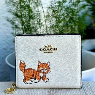 コーチ(COACH)のCOACH CC472のアウトレット猫柄 折り財布 ダンシング 子猫プリント 白(財布)