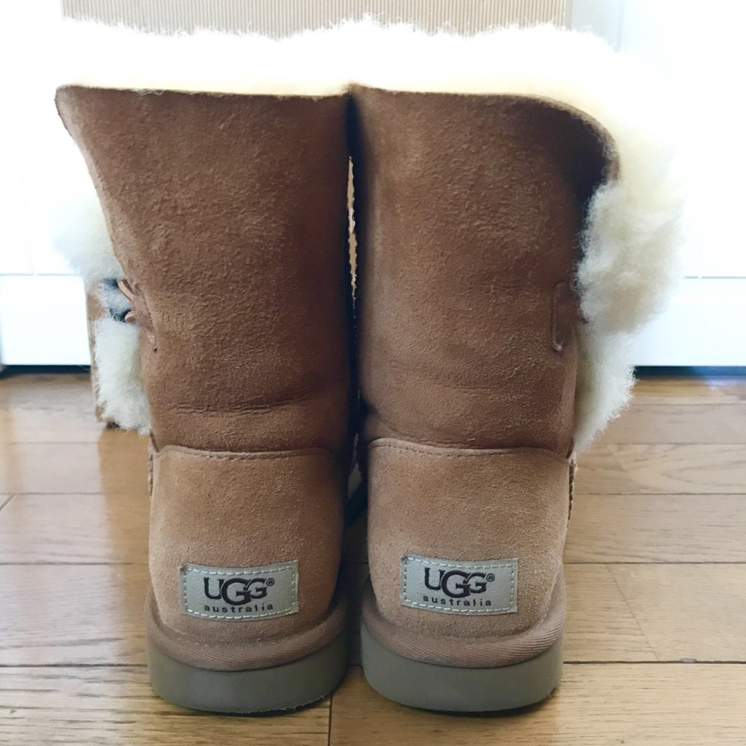 UGG(アグ)のUGG  W BAILEY  BUTTON 　チェスナット　23cm レディースの靴/シューズ(ブーツ)の商品写真