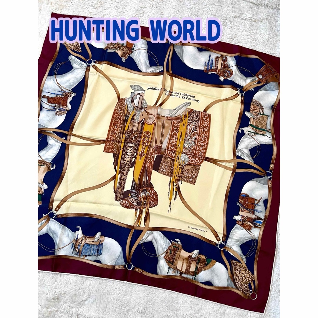 HUNTING WORLD(ハンティングワールド)の美品✨HUNTING WORLD  シルク　大判スカーフ　ホワイトホース　馬具柄 レディースのファッション小物(バンダナ/スカーフ)の商品写真