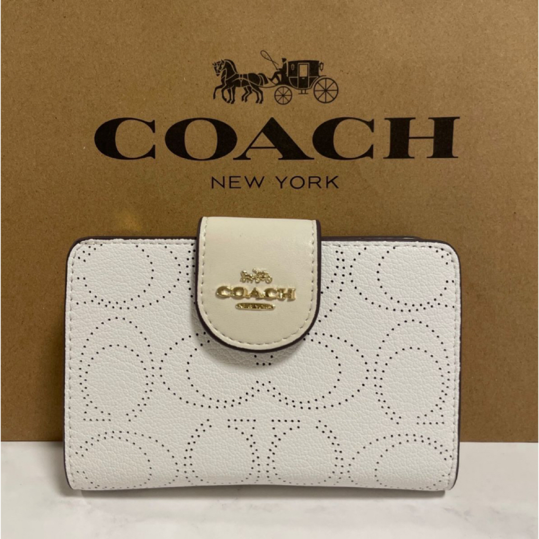 COACH ホワイト シグネチャー 二つ折り財布 新品未使用 - 折り財布 COACH ホワイト シグネチャー 二つ折り財布 新品未使用 - 折り財布