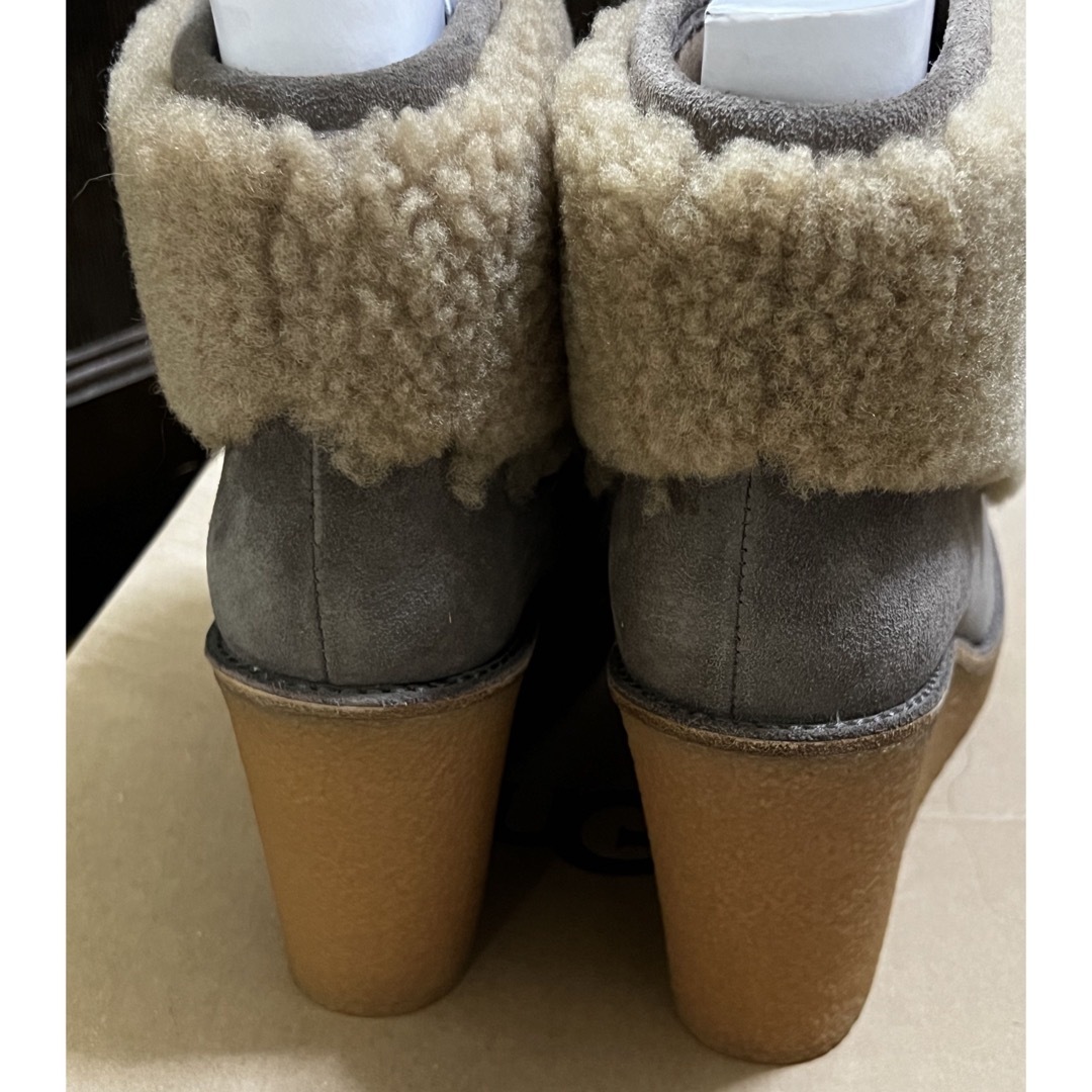 UGG(アグ)の未使用保管品 UGG W COLDIN ブーツ ウェッジソール 値下げ レディースの靴/シューズ(ブーツ)の商品写真