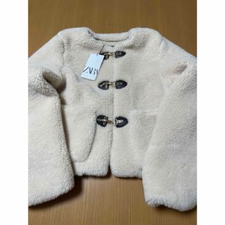 ザラ(ZARA)のZARA フェイクボアジャケット　ロブスタースクラプ　XSサイズ(ノーカラージャケット)