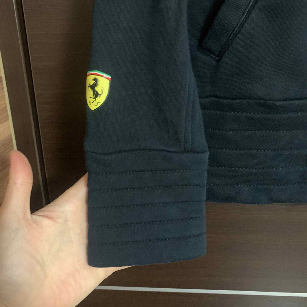 Ferrari(フェラーリ)の最終お値下げ！フェラーリ  ジップアップパーカー　黒　レディース レディースのトップス(パーカー)の商品写真