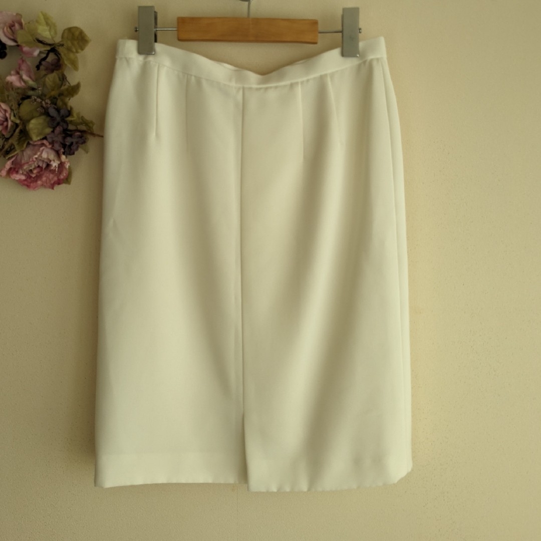 leilian(レリアン)のレリアン　ポリエステル100％　膝丈スカート　ホワイト　マダムミセス婦人服 レディースのスカート(ひざ丈スカート)の商品写真
