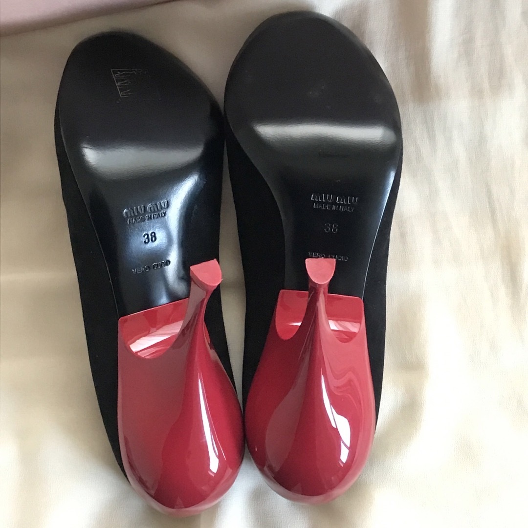 miumiu(ミュウミュウ)の新品未使用　miumiu バイカラー  パンプス　38 レディースの靴/シューズ(ハイヒール/パンプス)の商品写真