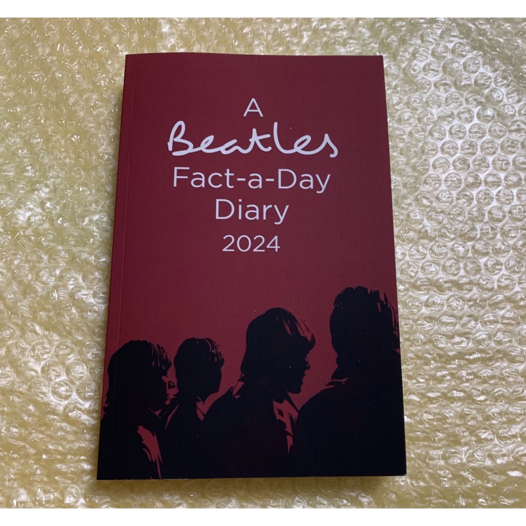 THE BEATLES(ビートルズ)のダイアリー A Beatles Fact-a-day Diary 2024 インテリア/住まい/日用品の文房具(カレンダー/スケジュール)の商品写真