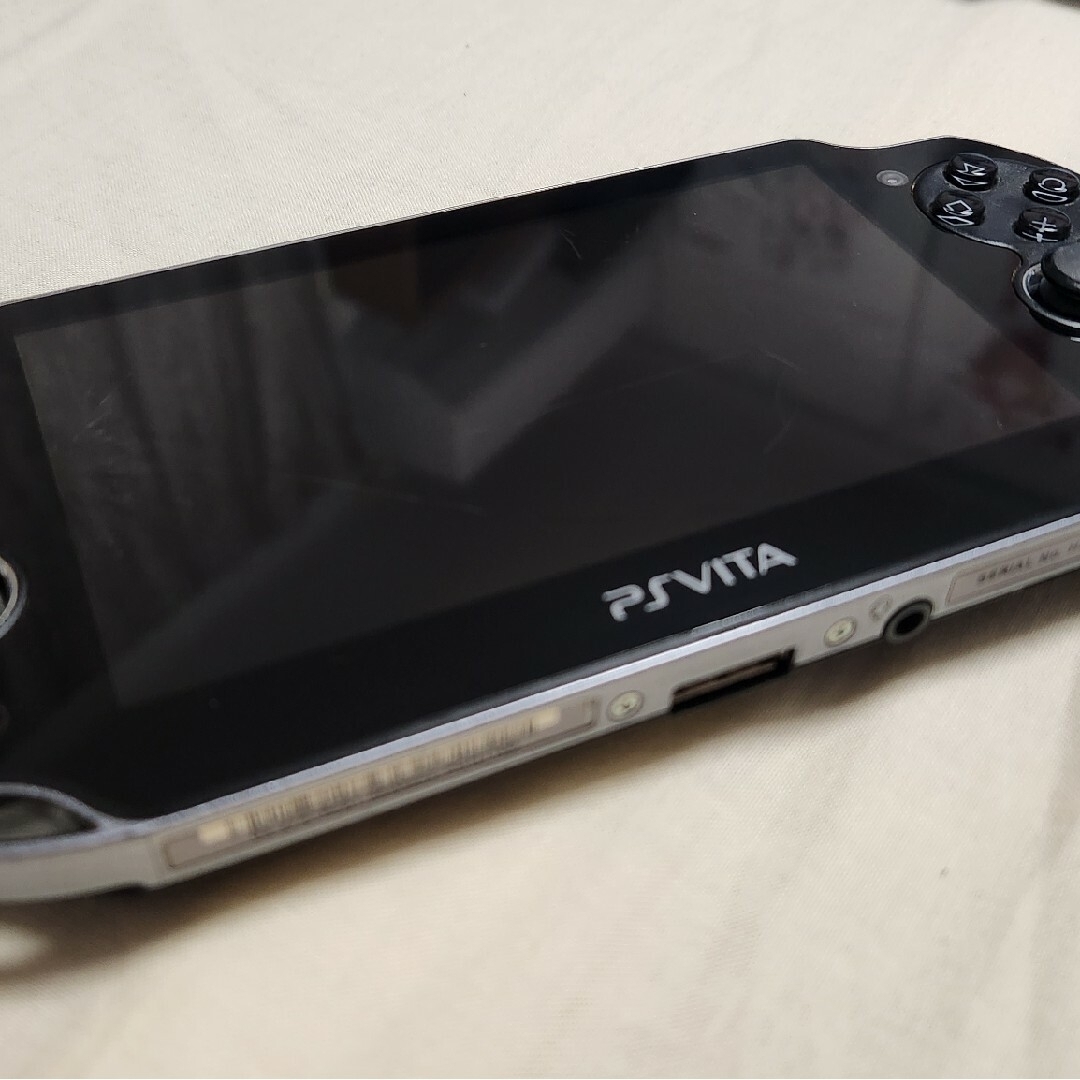 SONY PS VITA PCH-1100 ブラック【メモリカード16GB付き】ゲームソフト/ゲーム機本体
