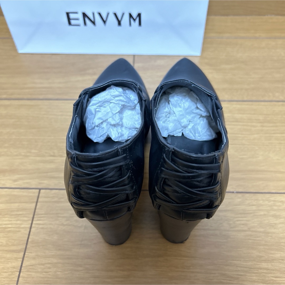 ENVYM(アンビー)のENVYM 厚底ブーツ ローファー パンプス 太ヒール マット 黒 シンプル レディースの靴/シューズ(ブーツ)の商品写真