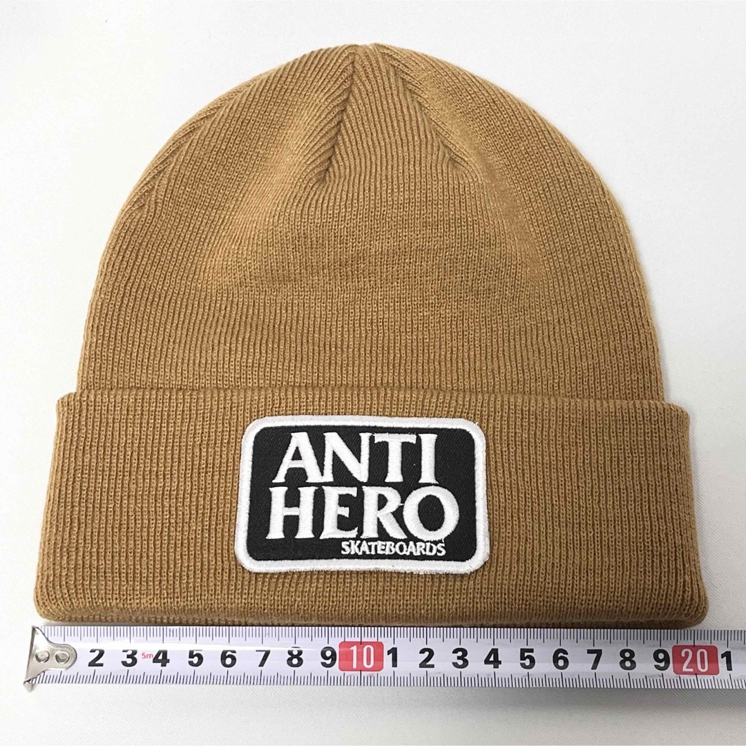 ANTIHERO(アンチヒーロー)の【新品】ANTI HERO アンチヒーロー BIGロゴワッペン付きニットキャップ メンズの帽子(ニット帽/ビーニー)の商品写真